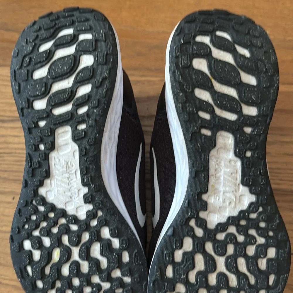 👟Women’s Nike Revolution 6 black/white running shoes. Size 7.5M.